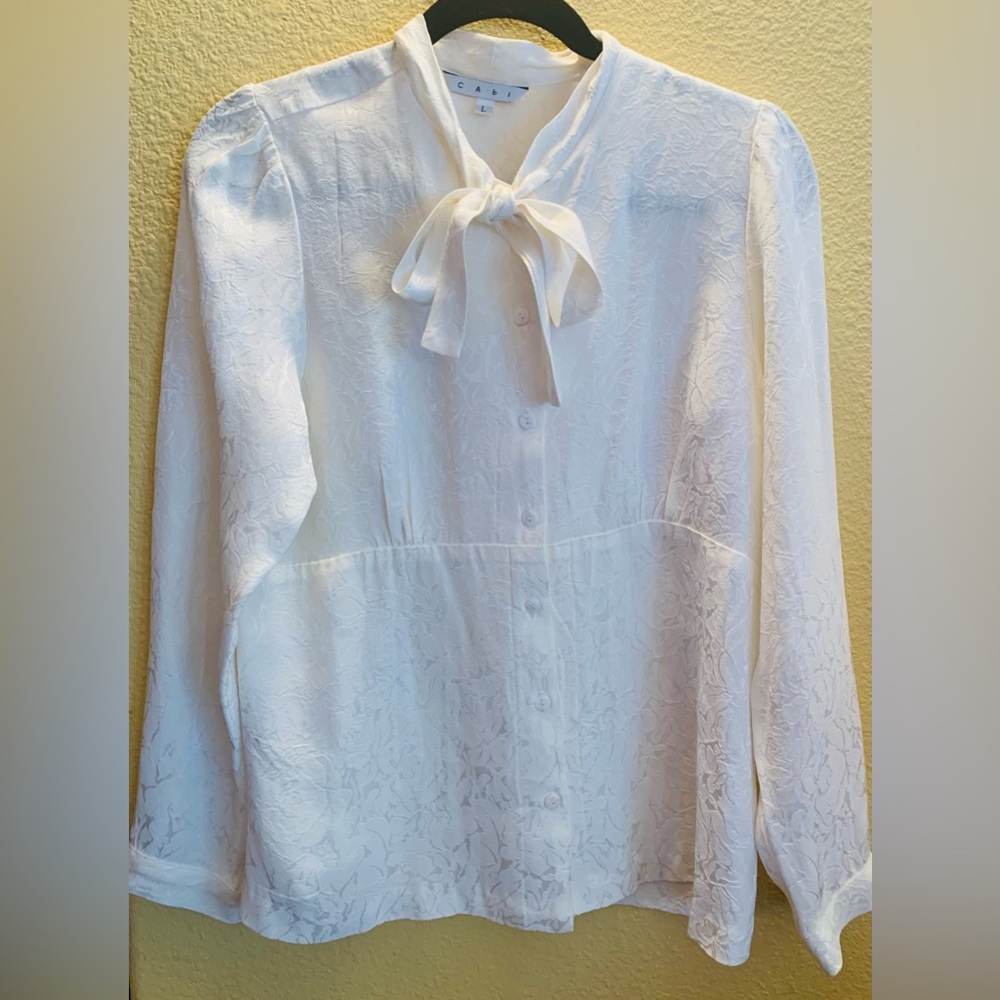 CAbi Womens Jacquard Ivory Blouse Style 196 Long Sleeve Tie Neck Empire Waist